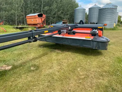2018 Kabota diskbine DMC 8540r 13’ wide. Has slow down kit for crimper rollers. Also spare knives. O...