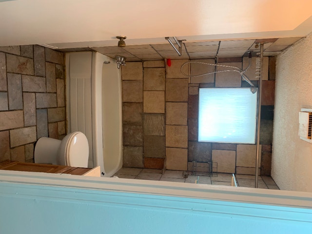 Come view beautiful 2 bedroom duplex basement suite in Glenora! Long