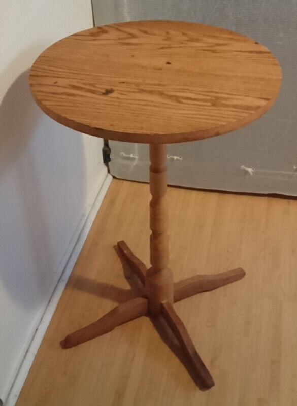 Vintage Small Decorative Wooden Round Table in Other Tables in Oshawa / Durham Region - Image 2