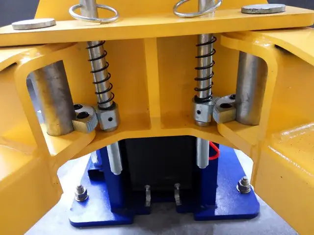 9'4" 2 Post QUALITY Car Lift 9000Lbs Auto Hoist New & Warranty in Other in Saint John - Image 4
