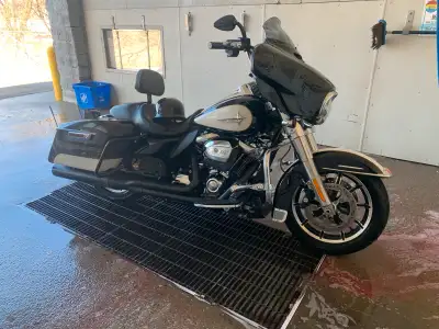 Meticulously cared for ‘17 FLHTP 107ci S&S 2-1 Sidewinder complete exhaust system with ghost pipe TM...