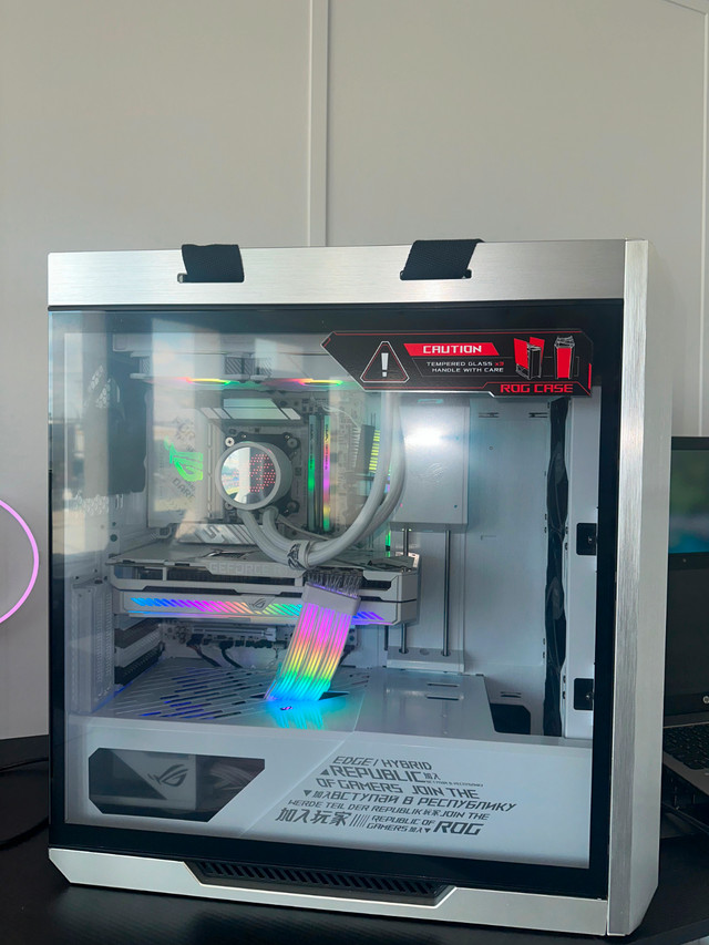 Gaming PC! ASUS ROG Strix Helios 9800X3D + RTX 5070 Ti, 32GB RAM in Desktop Computers in Edmonton