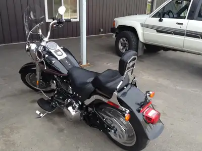 90% New, Rarely use Well-maintained, in good condition. Vance and Hines straight pipes. (Original pi...