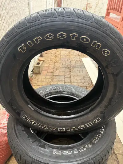4 pneus d’été Firestone destination Encore en bon état avec 10/32 dussure 245/65R/17