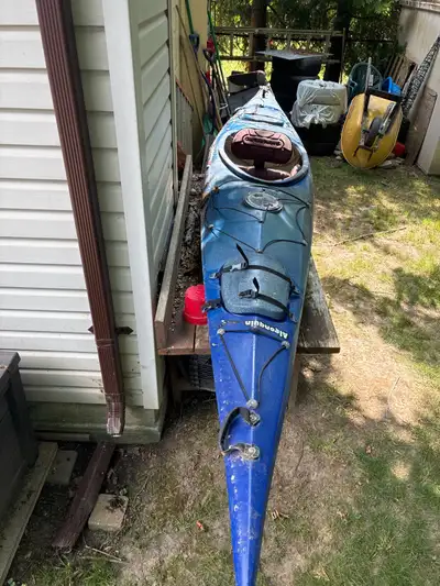 Clear water design kayak has no paddle