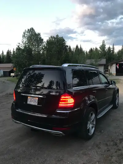 Nice Mercedes-Benz GL 350 Everything works great It’s a good family SUV Diesel engine Still has warr...