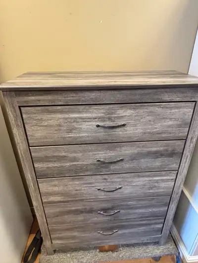 5-Drawer Grey Wood Grain Dresser, View more