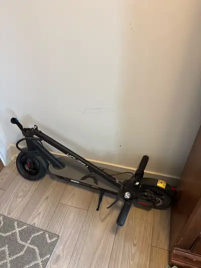 This pre-owned Hover-1 electric scooter is ready to zip you around town with ease. It features a stu...