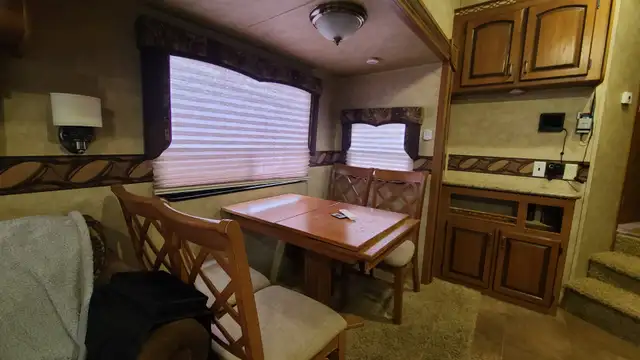 Roulotte à sellette 28 pieds Sabre (Palomino) 2012 + Camion RAM in RVs & Motorhomes in Sherbrooke - Image 8