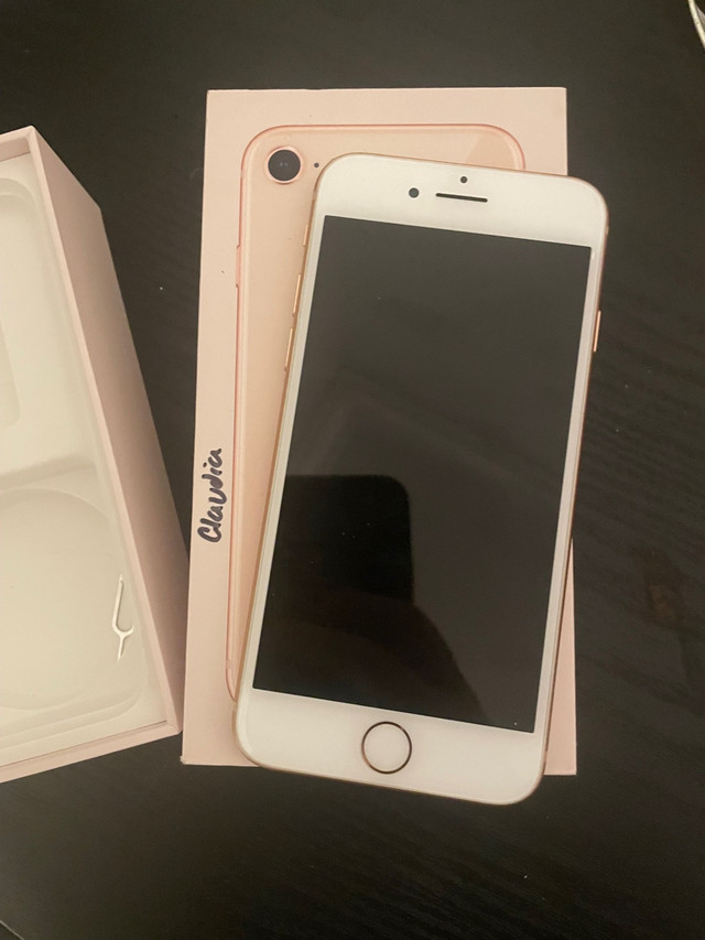 iPhone 8 Rose Gold 64gb in Cell Phones in Barrie