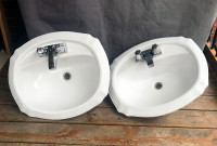 2 like new ceramic sink with faucets 23x20