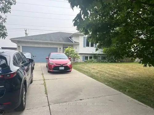 Beautiful Property in a Prestigious, Quiet Neighbourhood. Spacious and well-maintained Upper level o...