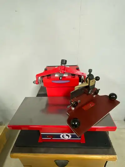 Im offering hockey skate sharpening with my SPB 850 Blademaster. Located in Steinbach Available most...