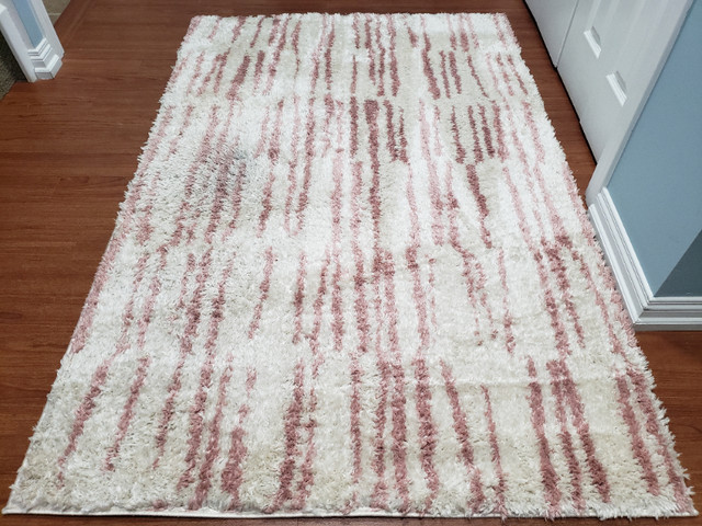 Hometrends 4 ft X 6 ft Area Rug in Rugs, Carpets & Runners in Calgary