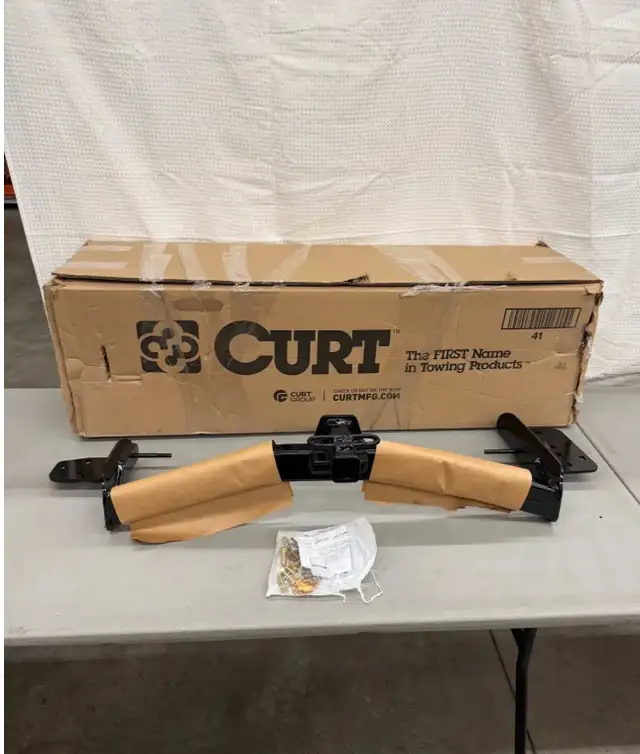 CURT 11510 Trailer Hitch Infiniti in Other in Hamilton - Image 4