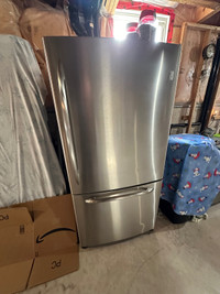 GE Stainless Steel Fridge