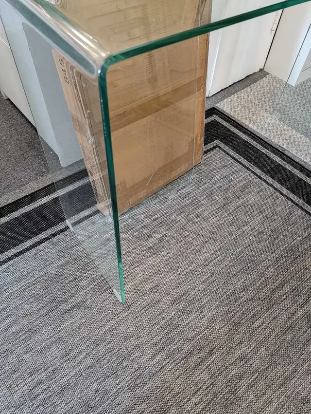 Waterfall Glass Console Table in Other Tables in City of Toronto - Image 6