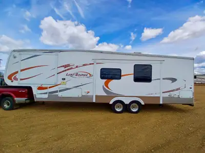 Selling our well maintained 2007 Land Roamer 34FT 5th Wheel with 2 Slides & Rear Quad Bunkroom. This...