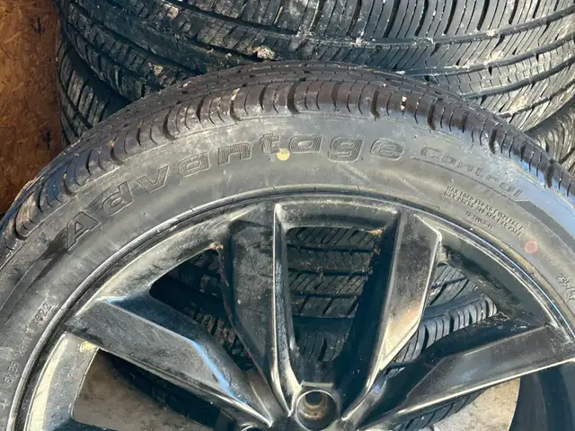 2019 Ford Escape tires and rims  in Tires & Rims in Belleville - Image 4