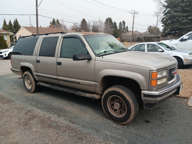 Suburban in Cars & Trucks in Thunder Bay - Image 4