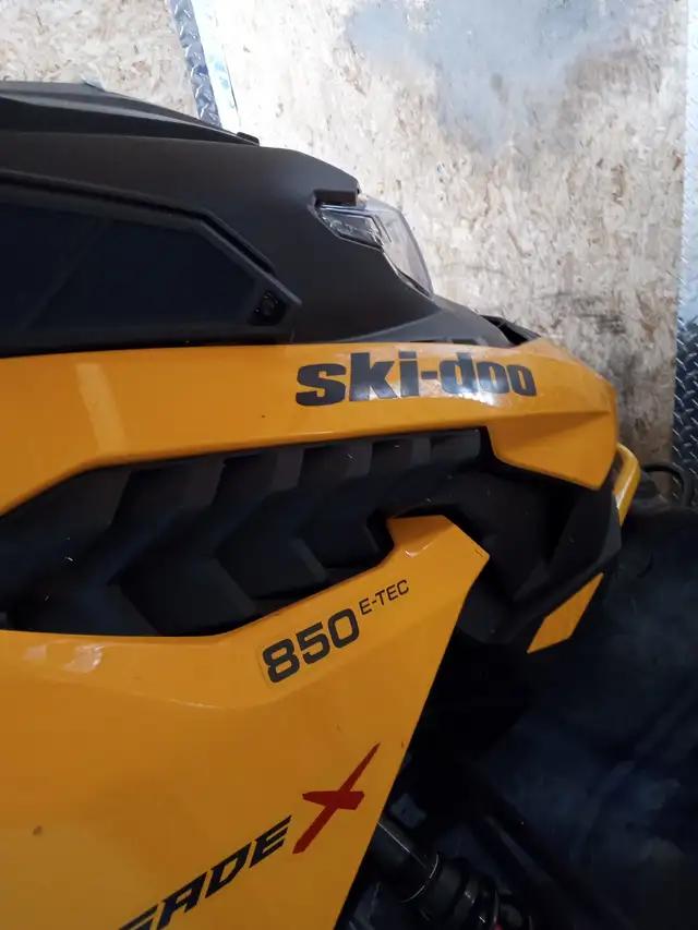 2023 BLK & YLW SKI-DOO RENEGADE 850R X - E-TEC $11,888.00 FIRM! in Snowmobiles in City of Toronto - Image 4