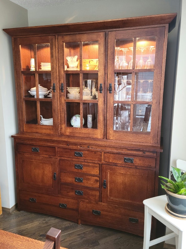 Le Meuble Villageois Dining Table & Chairs / Buffet & Dining