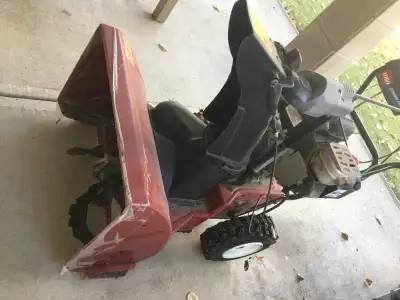 I'm selling Toro Power Max 724 OE gas snowblower, featuring a 2-stage 212CC engine and a 24-inch cle...