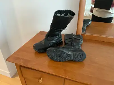 bottes en cuire.     Pointure …7 , View more