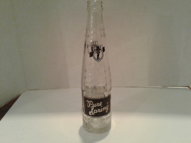 VINTAGE 1953 PURE SPRING 10 OUNCE POP BOTTLE in Arts & Collectibles in Kawartha Lakes
