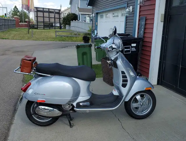 2007 Vespa GTS 250 ie in Scooters & Pocket Bikes in Edmonton - Image 10