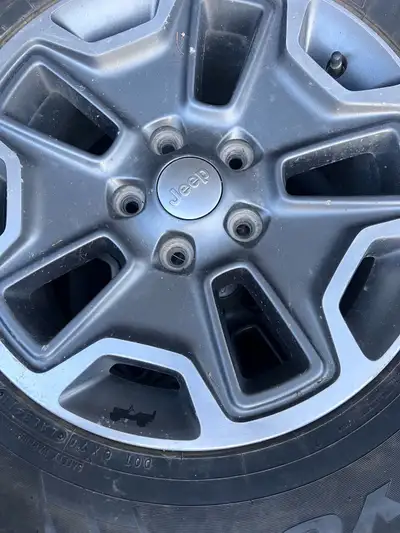 Selling a set of five used Jeep Toyo Observe GSI-5 winter tires, sized at 265/70R17. All 5 come with...