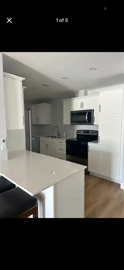 Room For Rent - May 1st Private bedroom with full private washroom in a 2 bedroom apartment Designat...