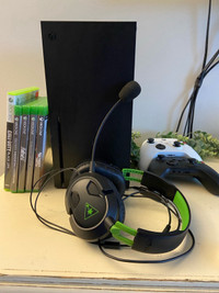 Xbox Series X + 2 Controllers + Headset + Games
