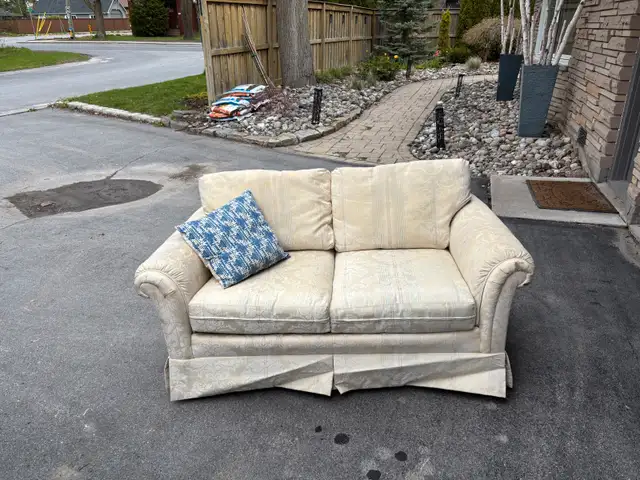 Two Seater Couch in Couches & Futons in Kingston - Image 2