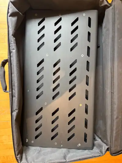 Gator Aluminum Pedalboard w/ Case (32x17”), View more