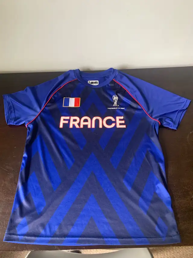 Large France Jersey in Soccer in Gatineau - Image 2