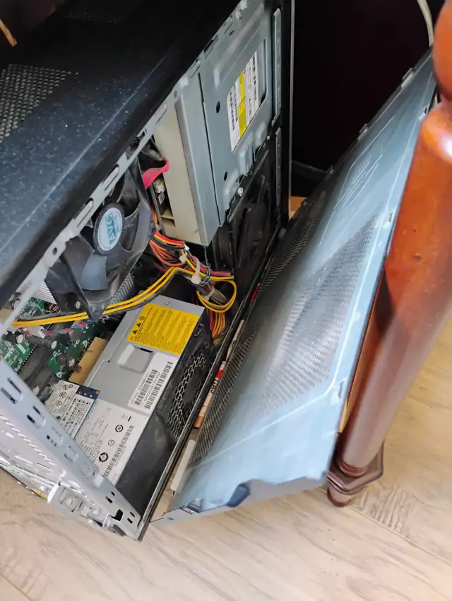 SLIM HP COMPUTER FOR SALE CAN BE USED FOR SPARES OR FOR SMALL OF in Desktop Computers in Mississauga / Peel Region - Image 3