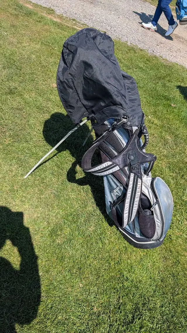golf bag for sale ($30 obo) in Golf in Oakville / Halton Region - Image 3