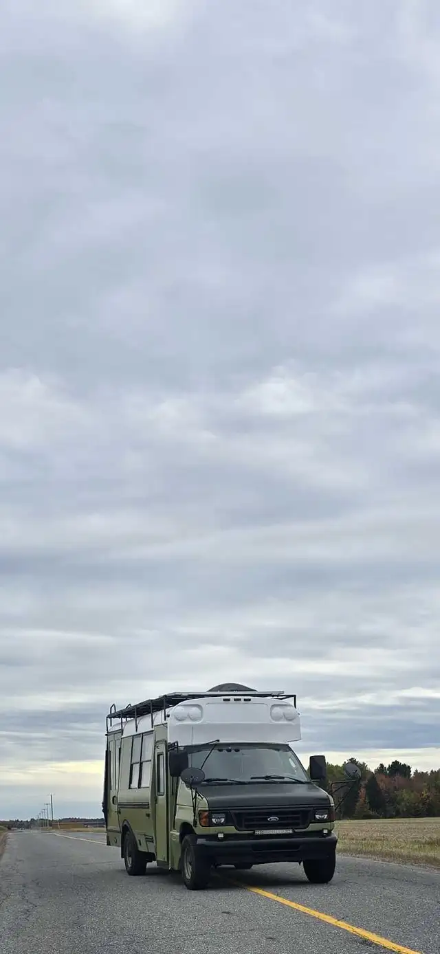 skoolie vr vanlife in RVs & Motorhomes in Longueuil / South Shore - Image 3