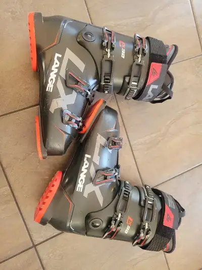Lange LX90 ski boot 28.5 (326mm), View more