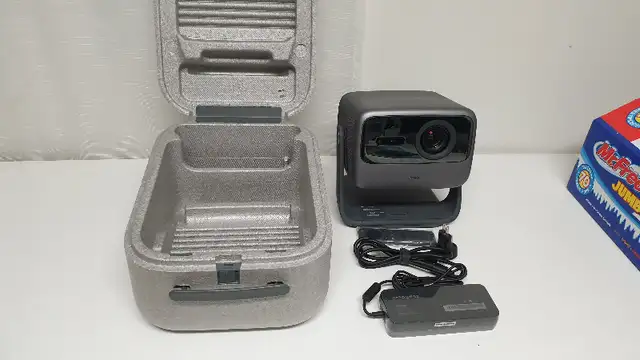 JmGO J92-5D0 N1 - Ultra 4K Triple Laser Projector - READ62864361285379121