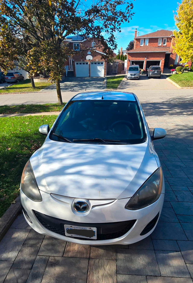 2011 Mazda Mazda2 GX in Cars & Trucks in Markham / York Region - Image 2