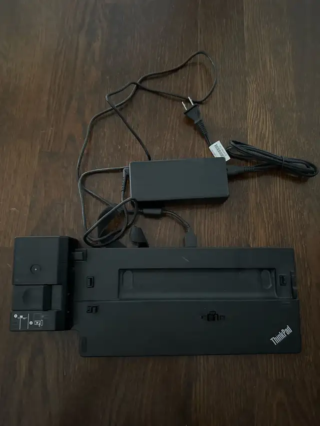 Lenovo ThinkPad Ultra Docking Station 40AJ in Laptop Accessories in Markham / York Region - Image 3