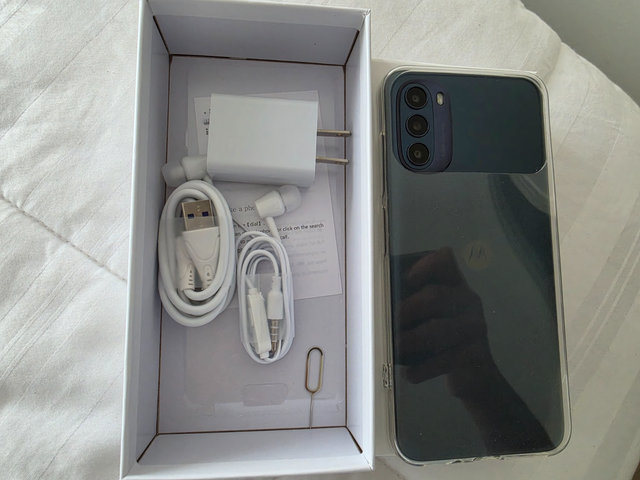**CELL PHONE ****MOTOROLA - MOTO 5G (THINKSHIELD) ***64GB - in Cell Phones in Markham / York Region - Image 9