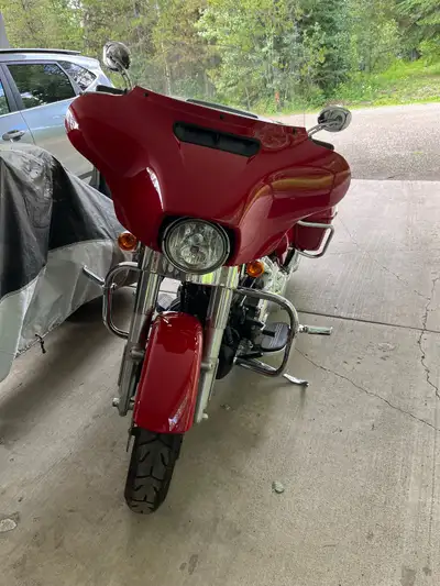 2023 Harley Street Glide. Bike is like new. 5189 kms. It has a seat that lowers it (as well as the o...