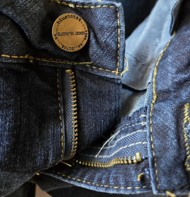 Bluenotes Women's Skinny Flare Jeans in Women's - Bottoms in Markham / York Region - Image 3