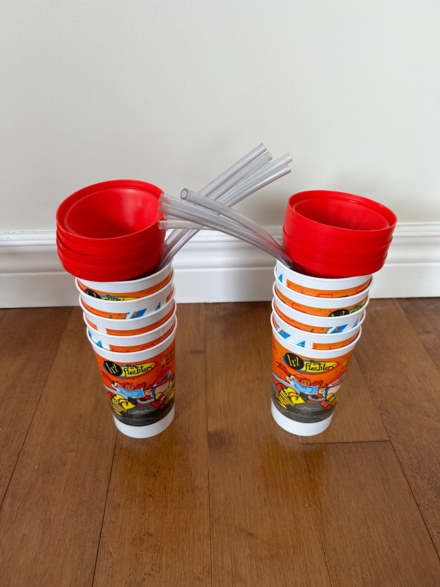 10 REUSABLE PLASTIC CUPS WITH 10 LIDS AND 10 STRAWS in Feeding & High Chairs in Peterborough