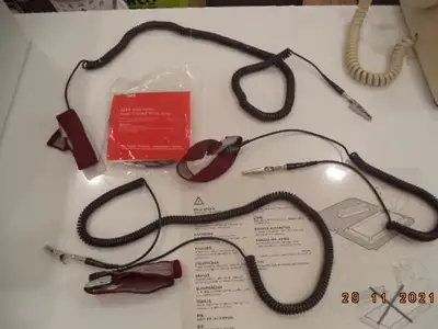 Anti static wrist band for safely working with sensitive electronics $5 each Check sellers other ads...