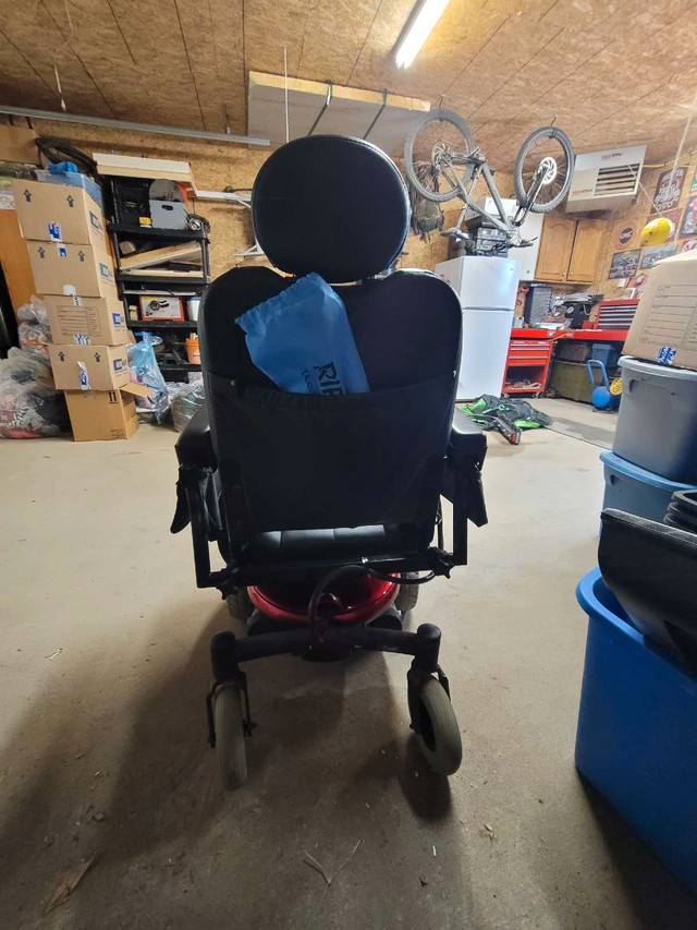 Jazzy 1103 ultra electric wheelchair in Health & Special Needs in Regina - Image 4