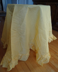 Vintage cotton round 70" tablecloth